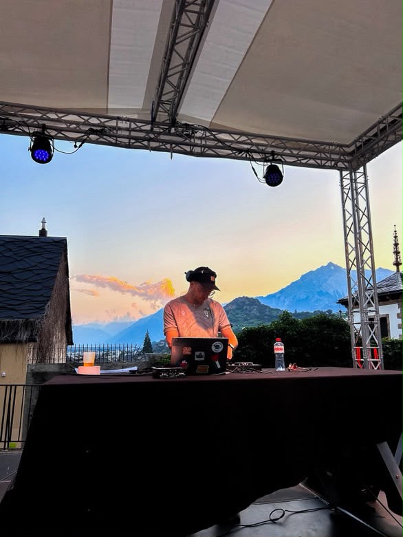 DJ Tholot